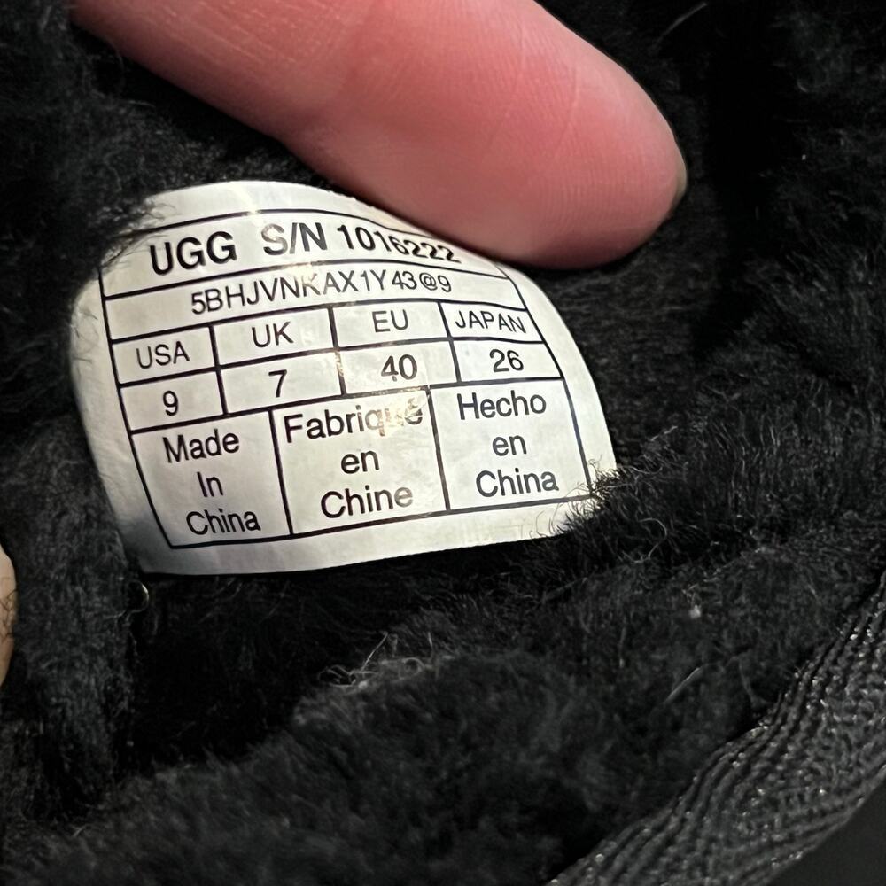 UGG Women's Classic Mini II Boots Size 9 Black 1016222 Sheepskin Ankle Slip On - Picture 9 of 9